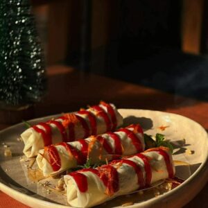 ნადუღი სულუგუნის ფირფიტებში კენკრის სოუსით